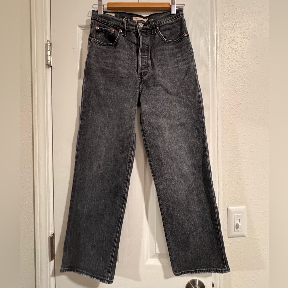 Levi’s Ribcage Straight Ankle washed black jeans
